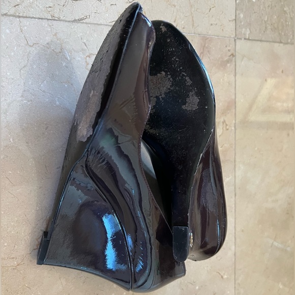 Gucci Brown Patent Leather Peep Toe Wedge Size 9 1/2 - Picture 5 of 6